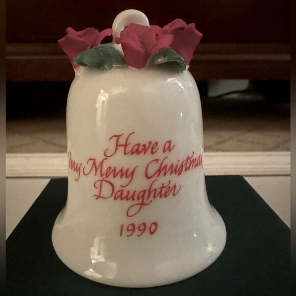 Vintage 1990 white porcelain Christmas Bell for daughter with red ceramic roses - Picture 1 of 5